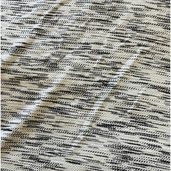 Lululemon T-shirt - Picture 3 of 5